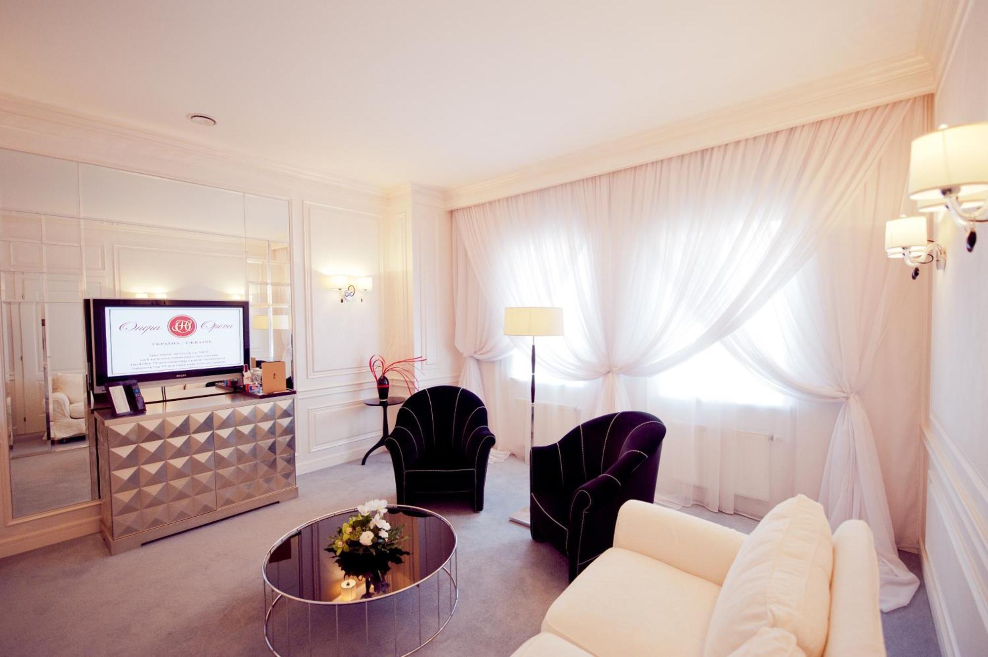 Hotel Opera - The Leading Of The World