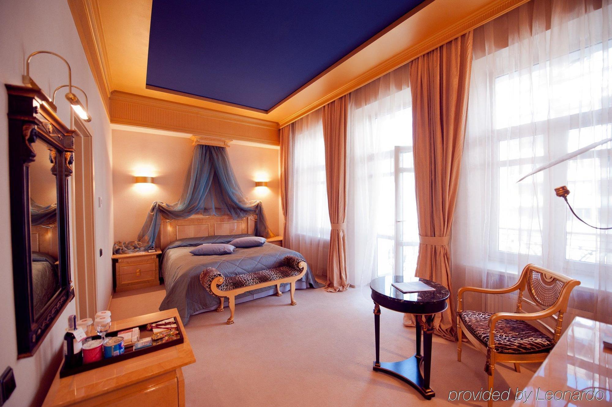 опера - The Leading Of The World 5*